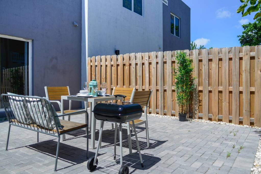 Awesome Townhouse 15 Minutes From The Beach Miami Exteriér fotografie